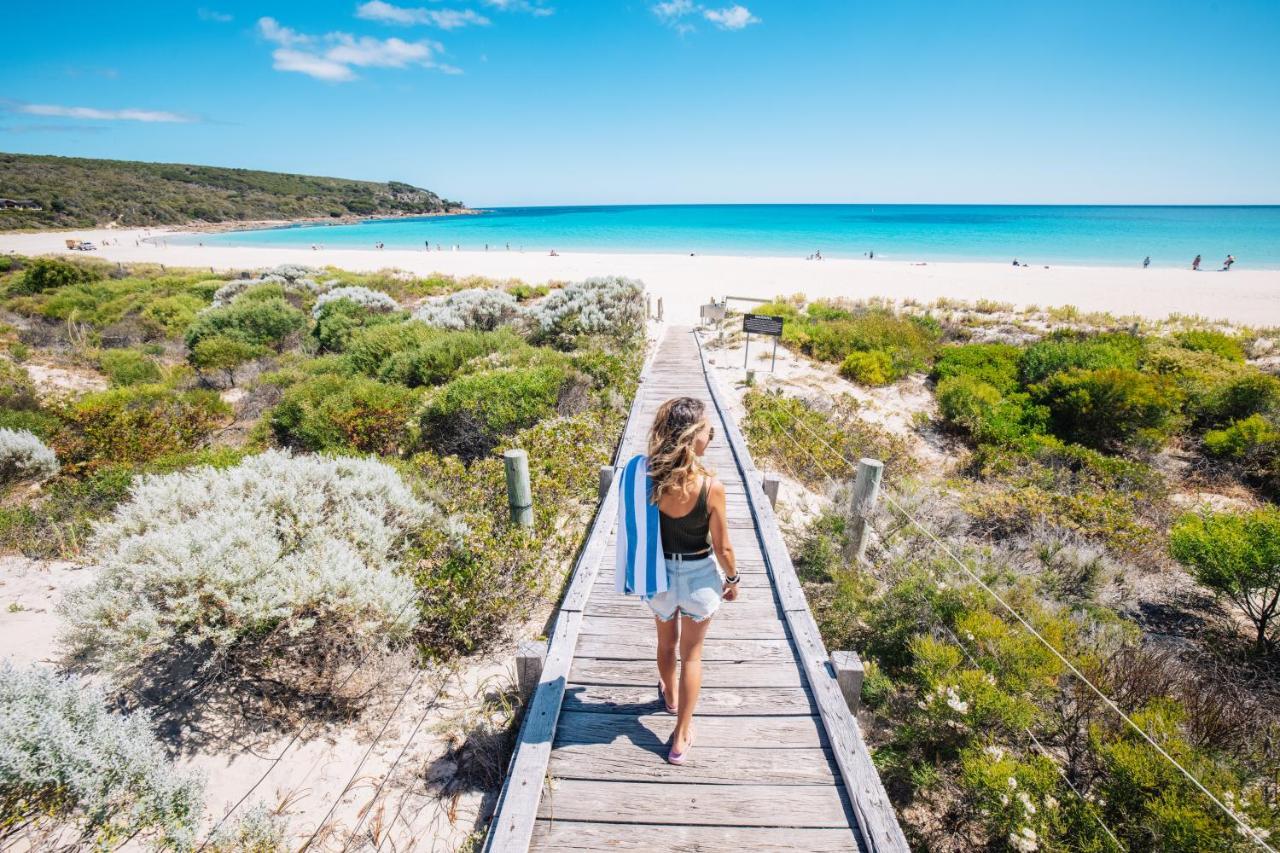 Pullman Bunker Bay Resort Margaret River Dunsborough Eksteriør billede A boardwalk at Cable Beach