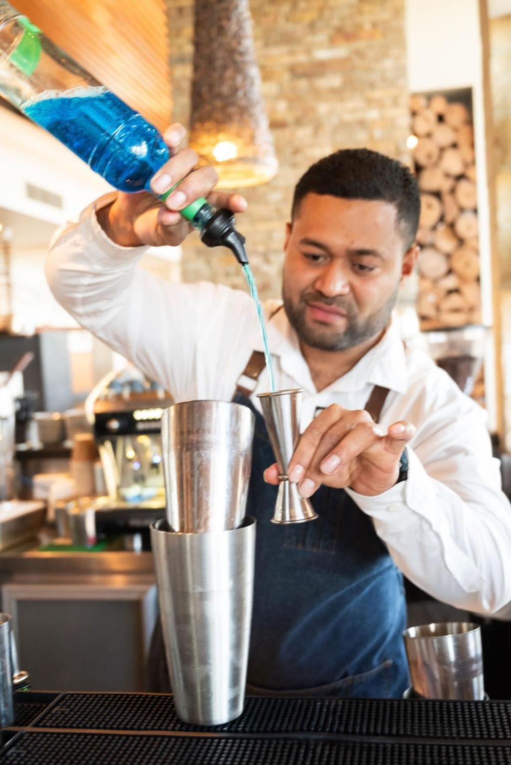 Pullman Bunker Bay Resort Margaret River Dunsborough Eksteriør billede A barista at work
