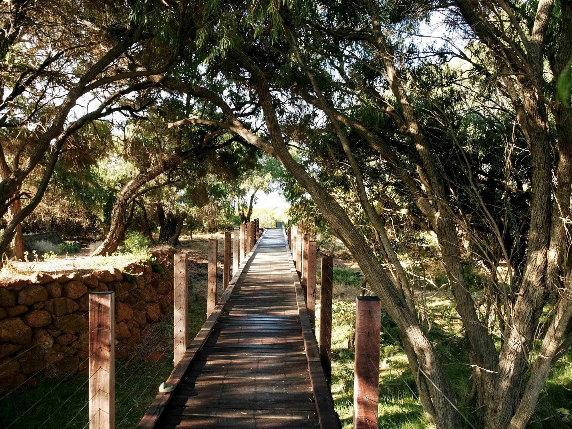 Pullman Bunker Bay Resort Margaret River Dunsborough Eksteriør billede The boardwalk at the entrance to the reserve